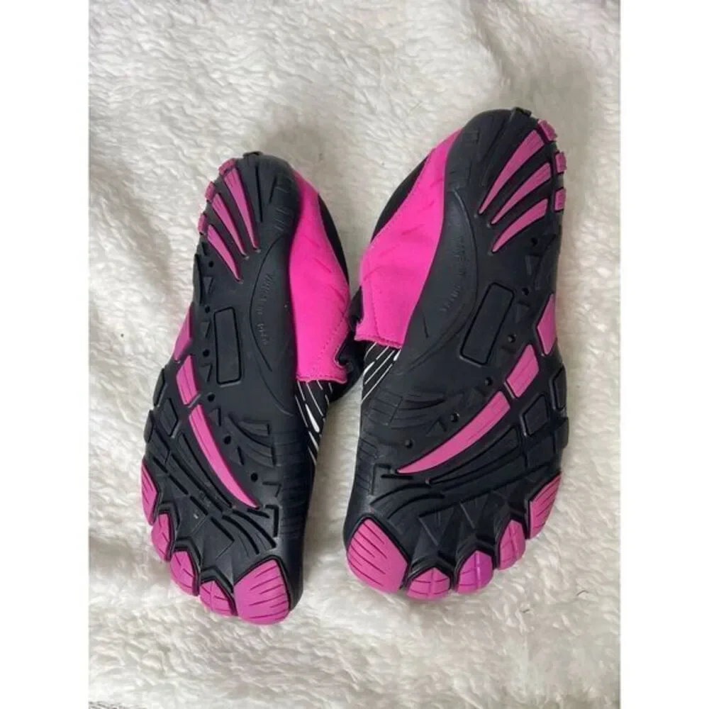 water,‎ shoes, kids size 5 Hiit ave water, shoes, kids size 5